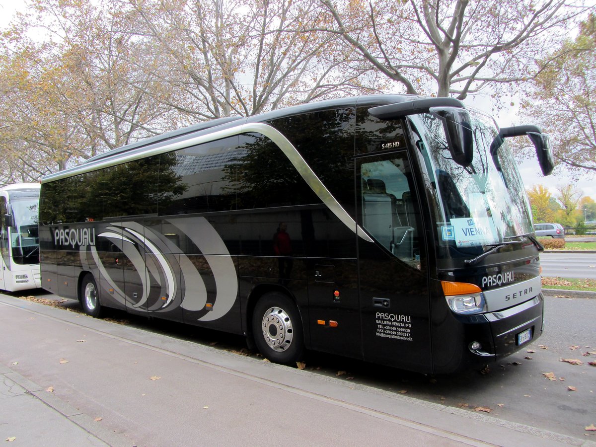 Setra 415 HD von Pasquali Reisen aus Italien in Wien gesehen.