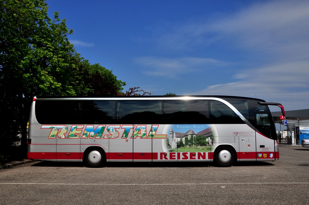 Setra 415 HD von Remstal Reisen / BRD im Mai 2014 in Krems.