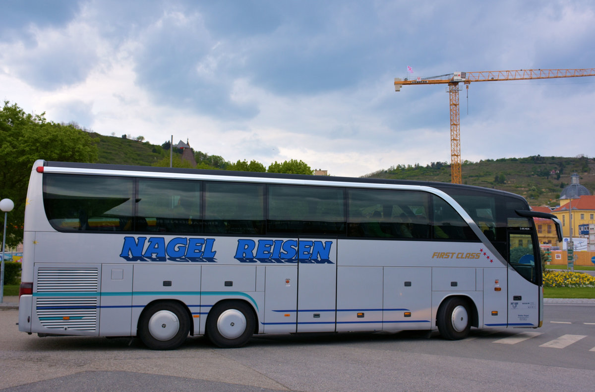 Setra 415 HDH von Walter NAGEL Reisen aus der BRD in Krems.