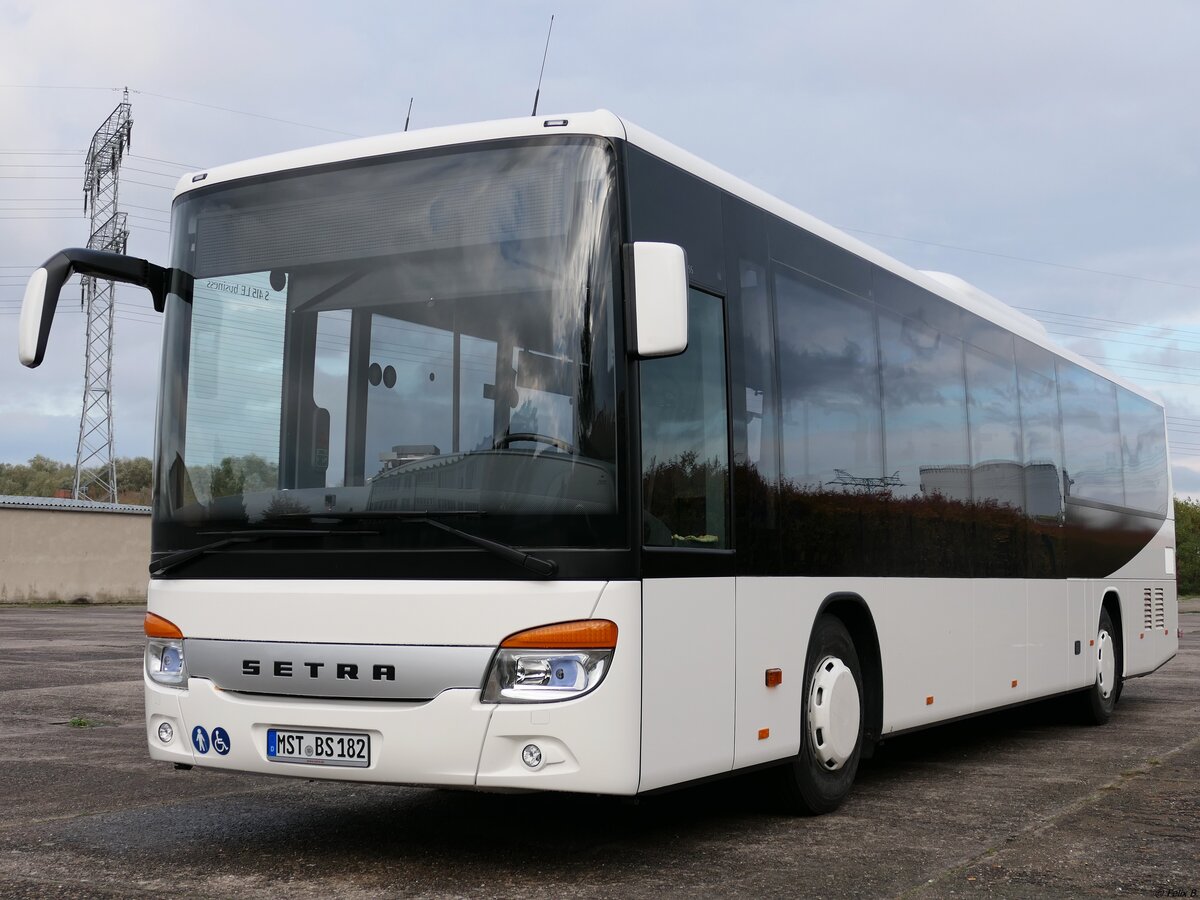 Setra 415 LE Business von Becker-Strelitz Reisen aus Deutschland in Neubrandenburg.