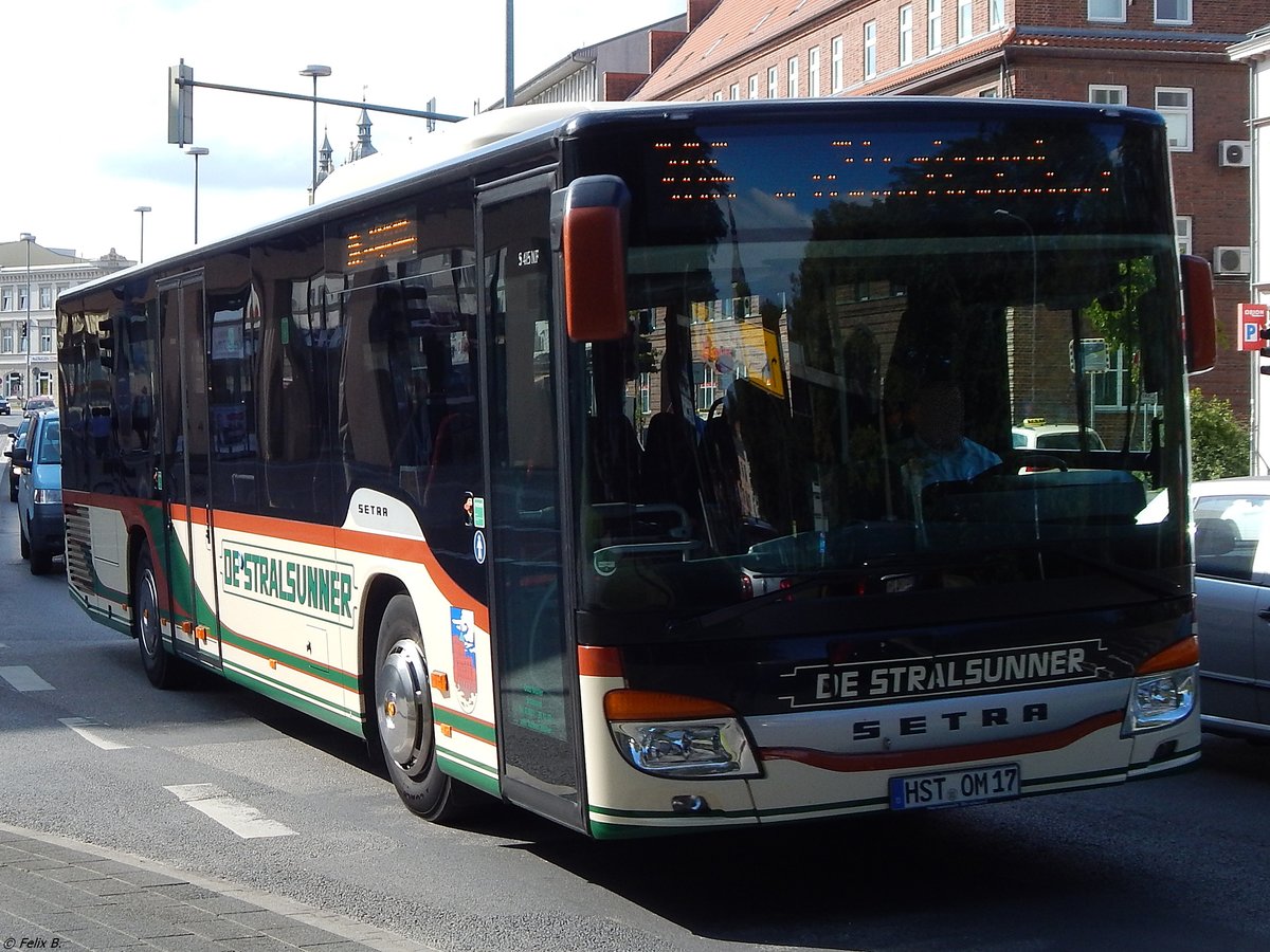 Setra 415 NF von De Stralsunner aus Deutschland in Stralsund.