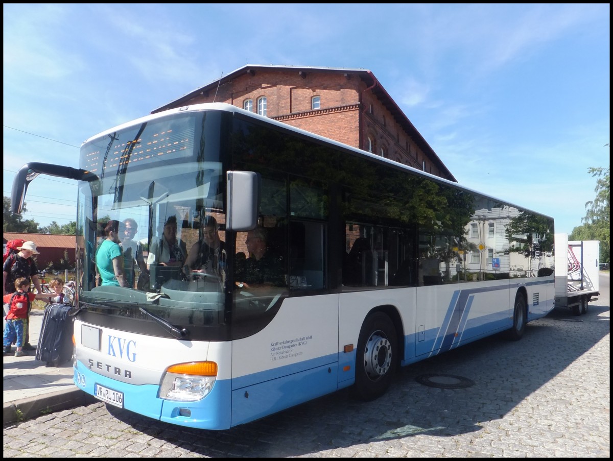 Setra 415 NF mit Hnger der Kraftverkehrsgesellschaft mbH Ribnitz-Damgarten in Ribnitz-Damgarten.