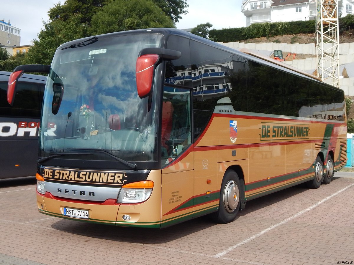 Setra 416 GT-HD von De Stralsunner aus Deutschland im Stadthafen Sassnitz.