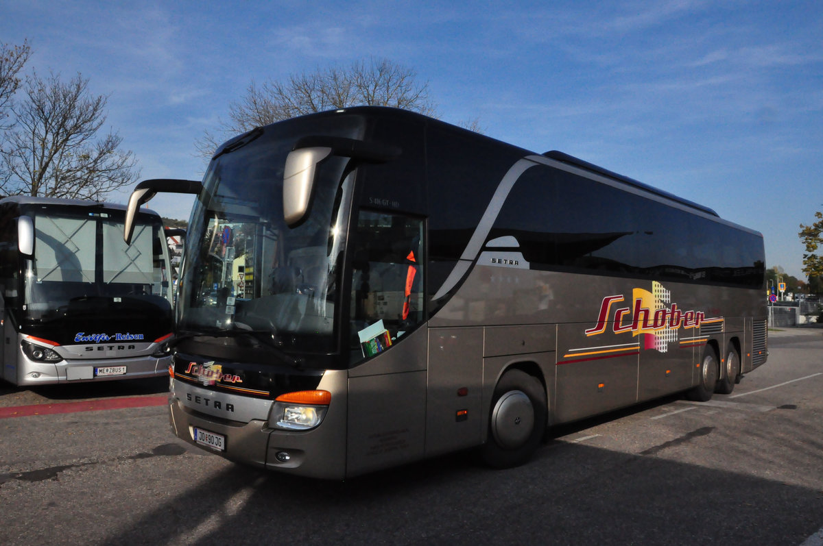 Setra 416 GT-HD von Schober Reisen aus �sterreich in Krems gesehen.