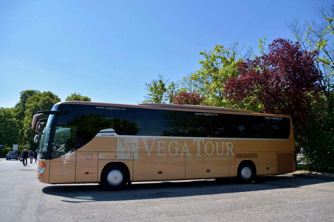 Setra 416 GT-HD von VEGA Tour aus der CZ in Krems.