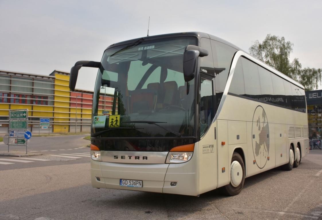 Setra 416 HDH aus PL im Mai 2018 in Krems.