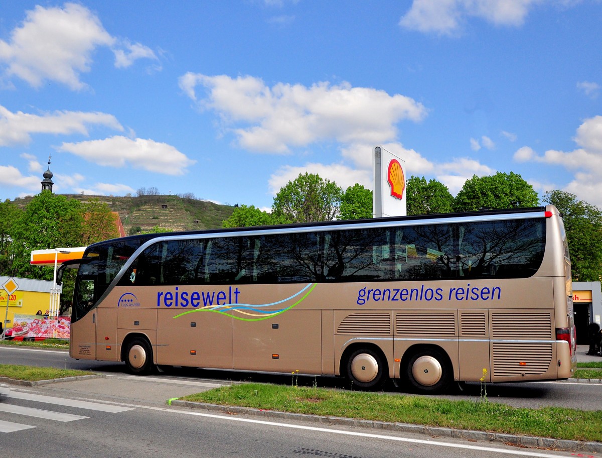 Setra 416 HDH von der Hess Bustouristik aus der BRD im April 2015 in Krems.