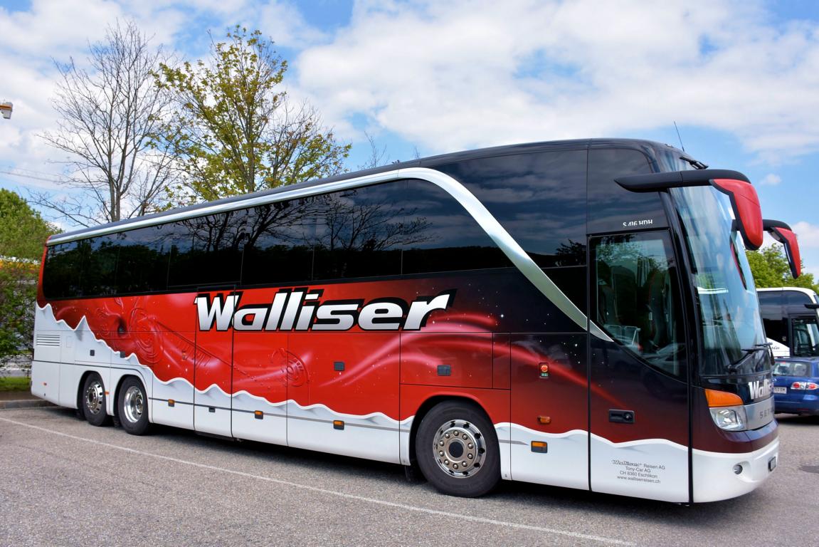 Setra 416 HDH von WALLISER Reisen aus der CH in Krems.