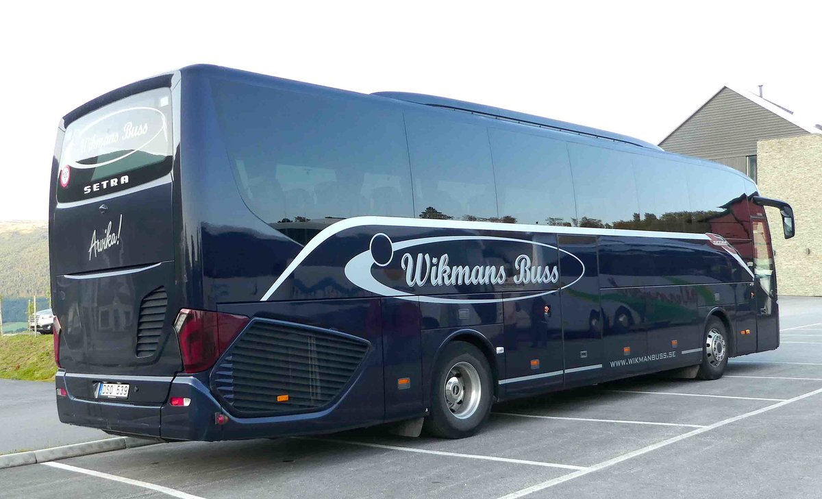 =Setra 416 von  WIKMANS BUSS  steht im August 2017 in Dombas/N