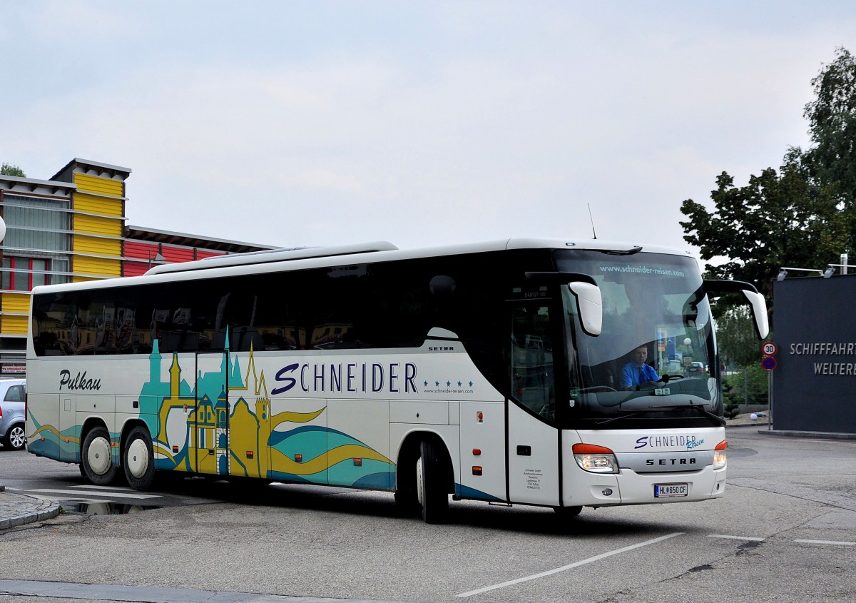 SETRA 417 GT-HD vom Autobusunternehmen SCHNEIDER aus Niedersterreich im August 2013 in Krems gesehen.