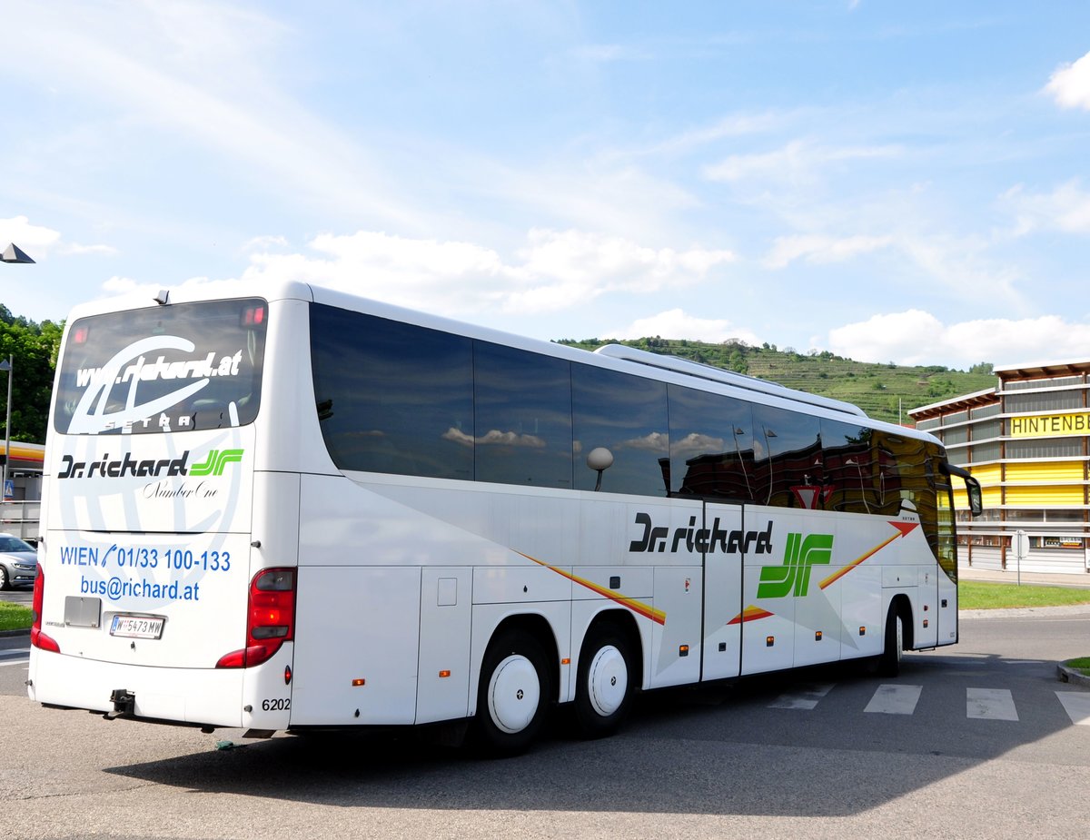 Setra 417 GT-HD von Dr. Richard Reisen aus Wien in Krems.