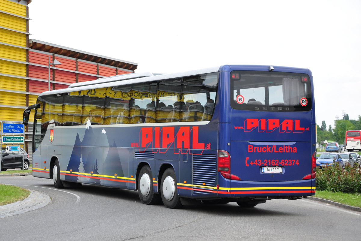 Setra 417 GT-HD von Pipal Reisen aus sterreich in Krems gesehen.