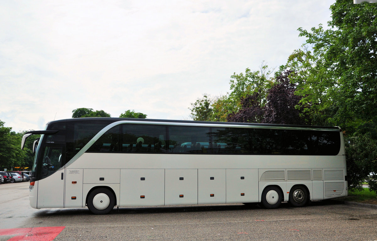 Setra 417 HDH von Ing. Zdenek Havala aus der CZ in Krems gesehen.