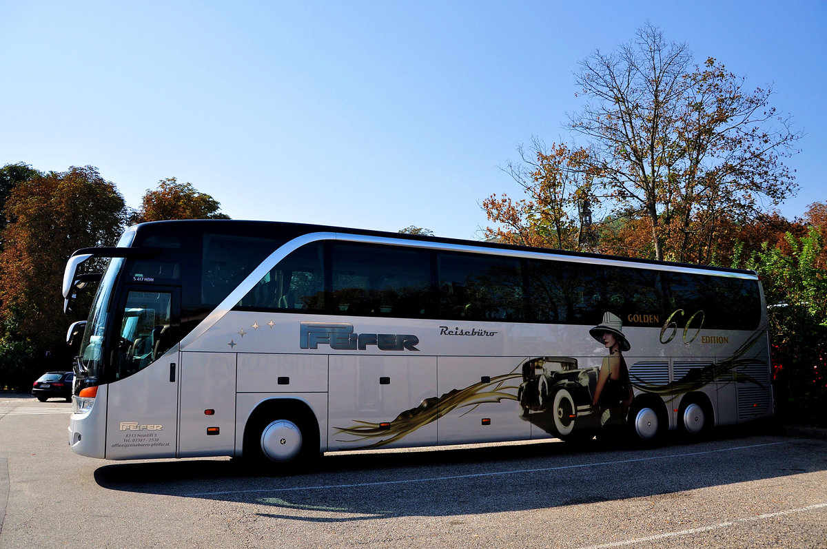 Setra 417 HDH von Pfeifer Reisen aus sterreich in Krems.