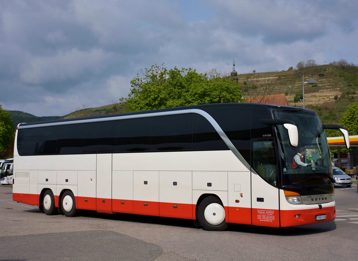 Setra 417 HDH von Stanislav Bohdan aus der SK in Krems.