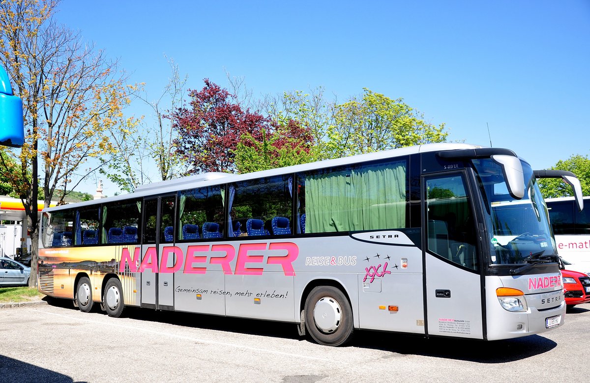 Setra 419 UL von Naderer Reisen aus sterreich in Krems gesehen.