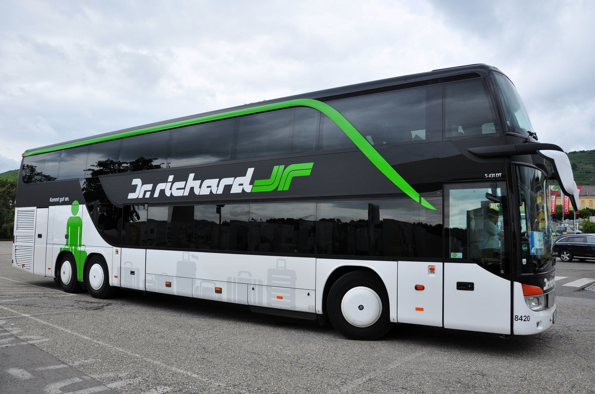 Setra 431 DT von Blaguss Reisen aus Wien in Krems.