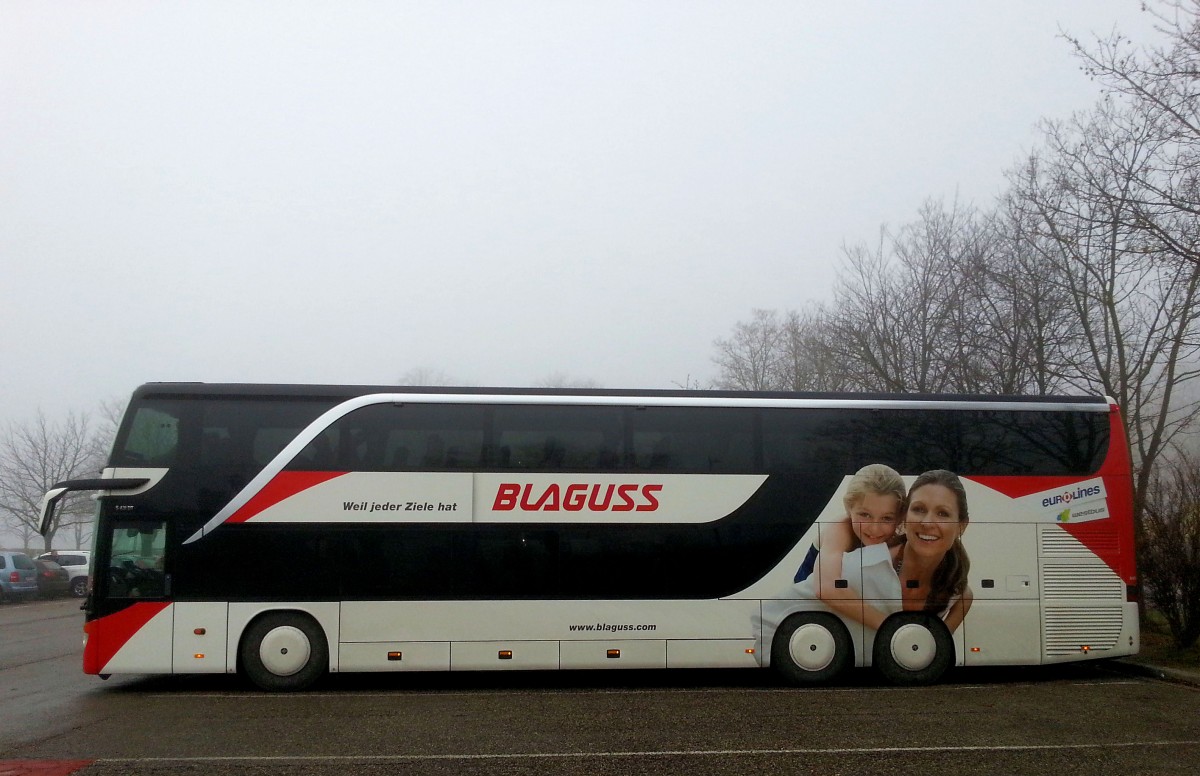 Setra 431 DT von Blaguss Wien im Dez.2013 in Krems gesehen.