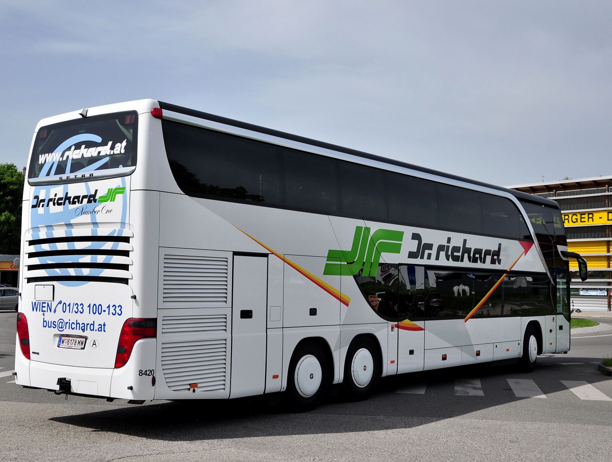 Setra 431 DT von Dr. Richard / Wien am 19.5.2013 in Krems.