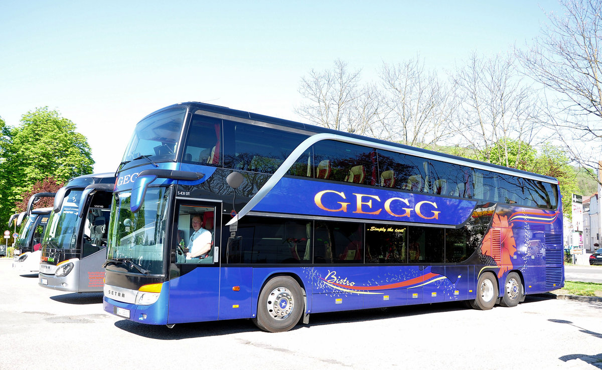 Setra 431 DT von GEGG Reisen aus sterreich in Krems gesehen.