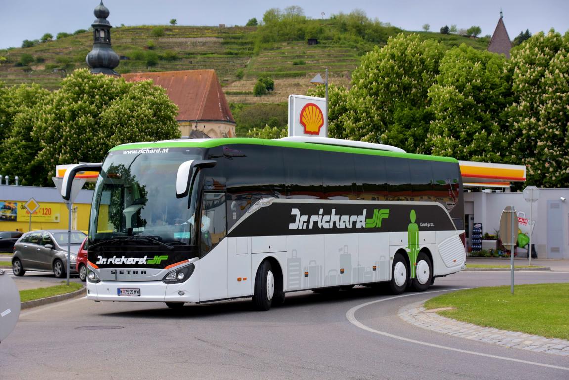 Setra 500er-Serie von Dr. Richard Reisen aus Wien in Krems.