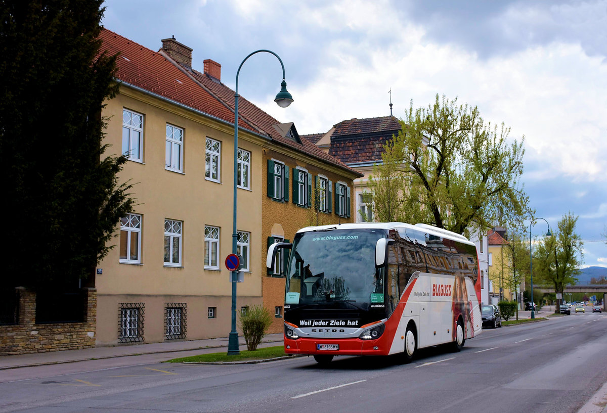 Setra 511 HD von Blaguss Reisen aus Wien in Krems.