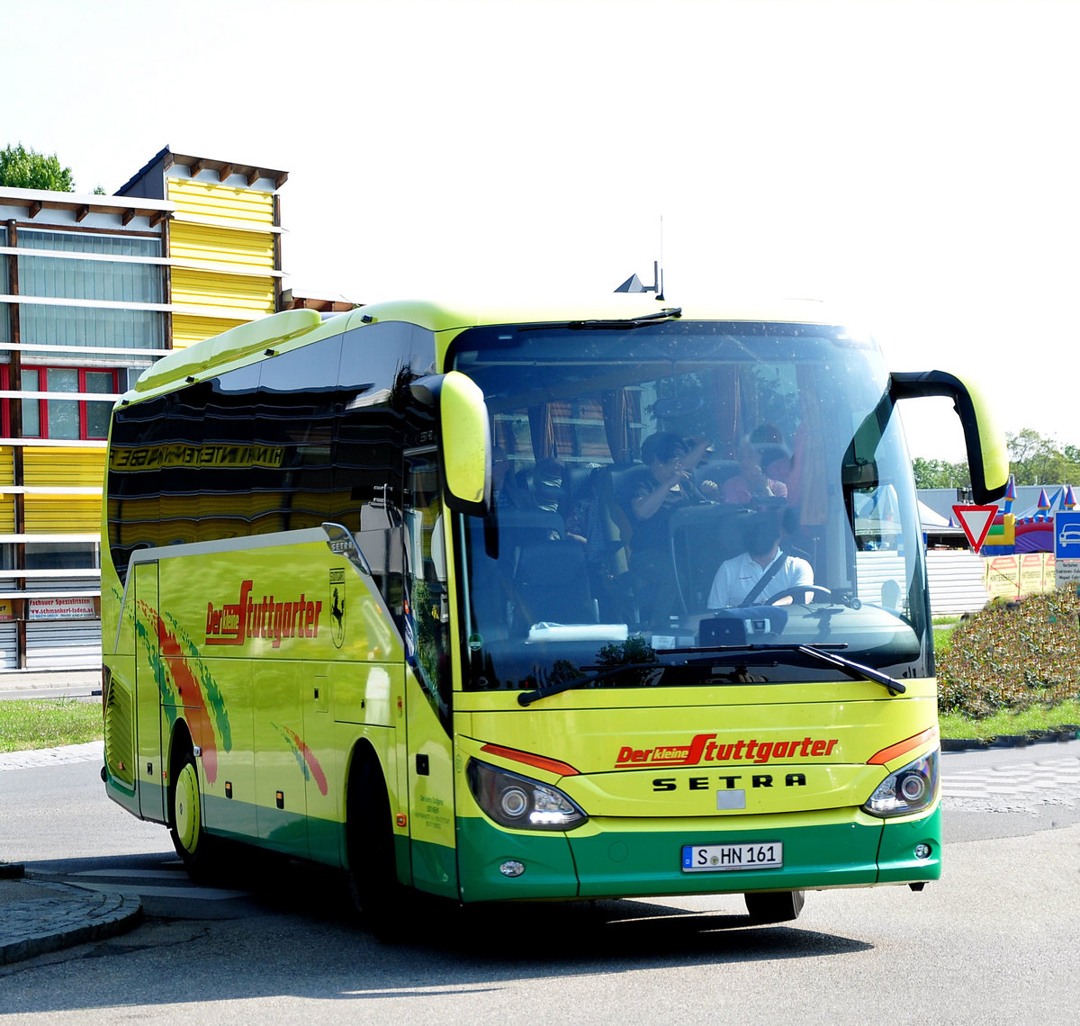 Setra 511 HD von  der kleine Stuttgarter  in Krems gesehen.