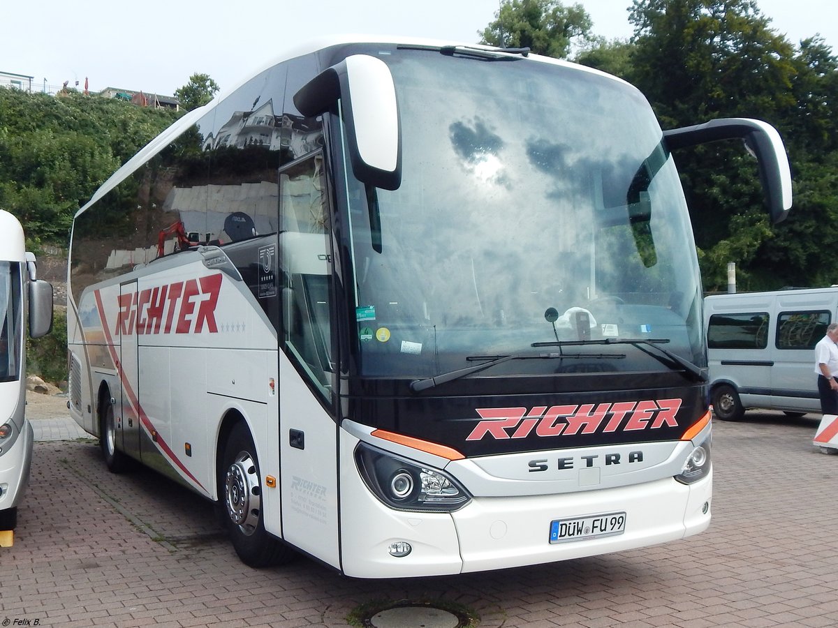 Setra 511 HD von Richter aus Deutschland im Stadthafen Sassnitz.