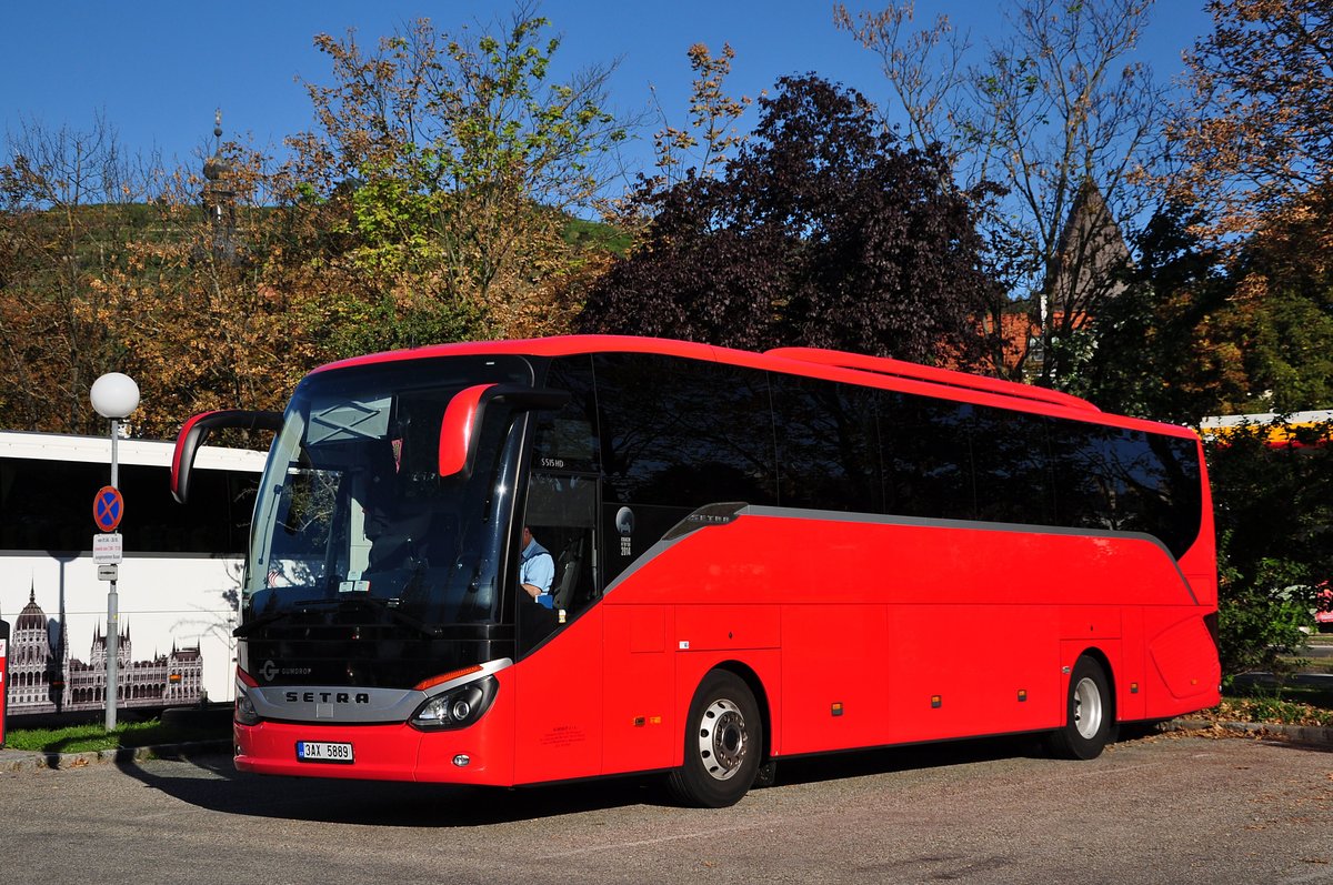 Setra 515 HD aus der CZ in Krems gesehen.