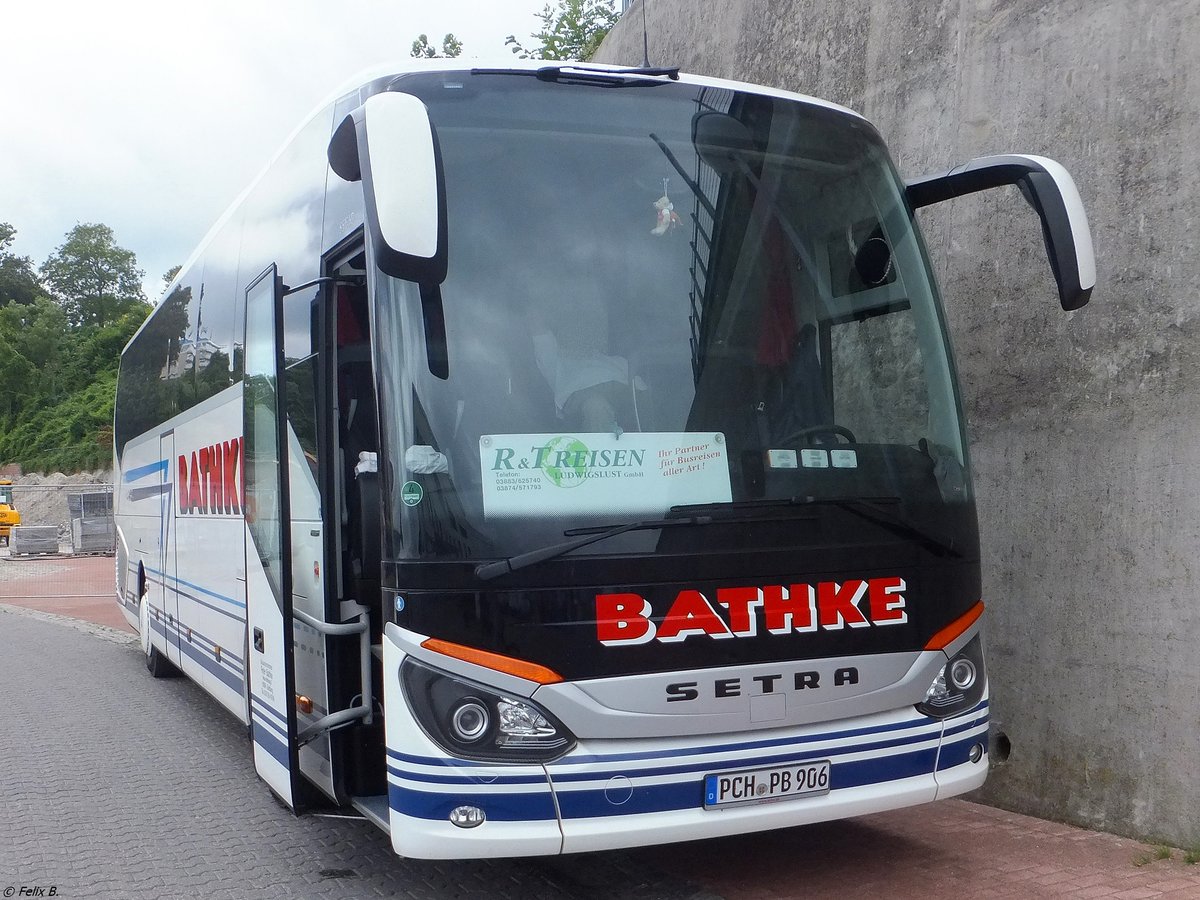 Setra 515 HD von Bathke aus Deutschland im Stadthafen Sassnitz.