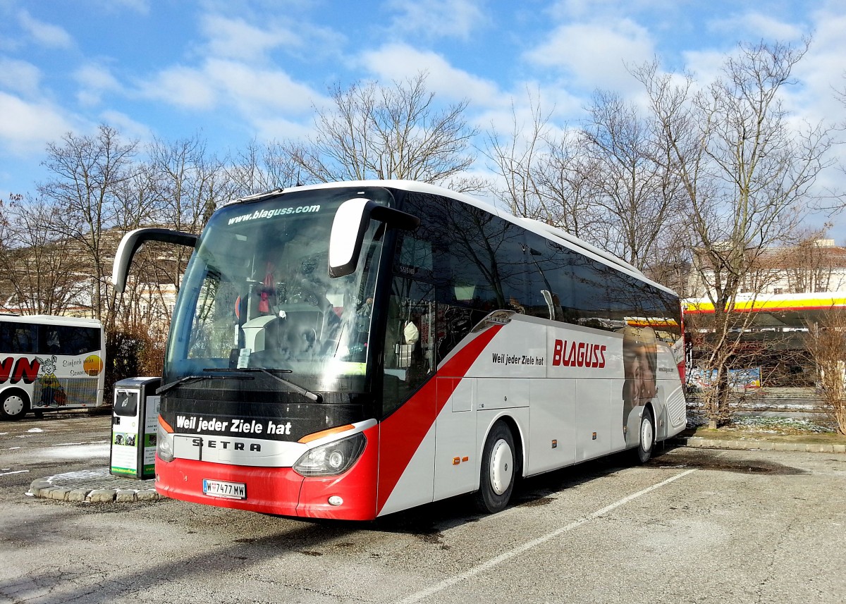 Setra 515 HD von Blaguss Reisen aus Wien am 30.12.2014 in Krems. 