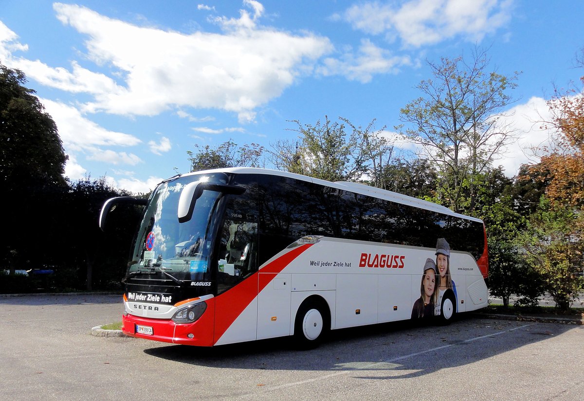 Setra 515 HD von Blaguss Reisen aus sterreich in Krems gesehen.