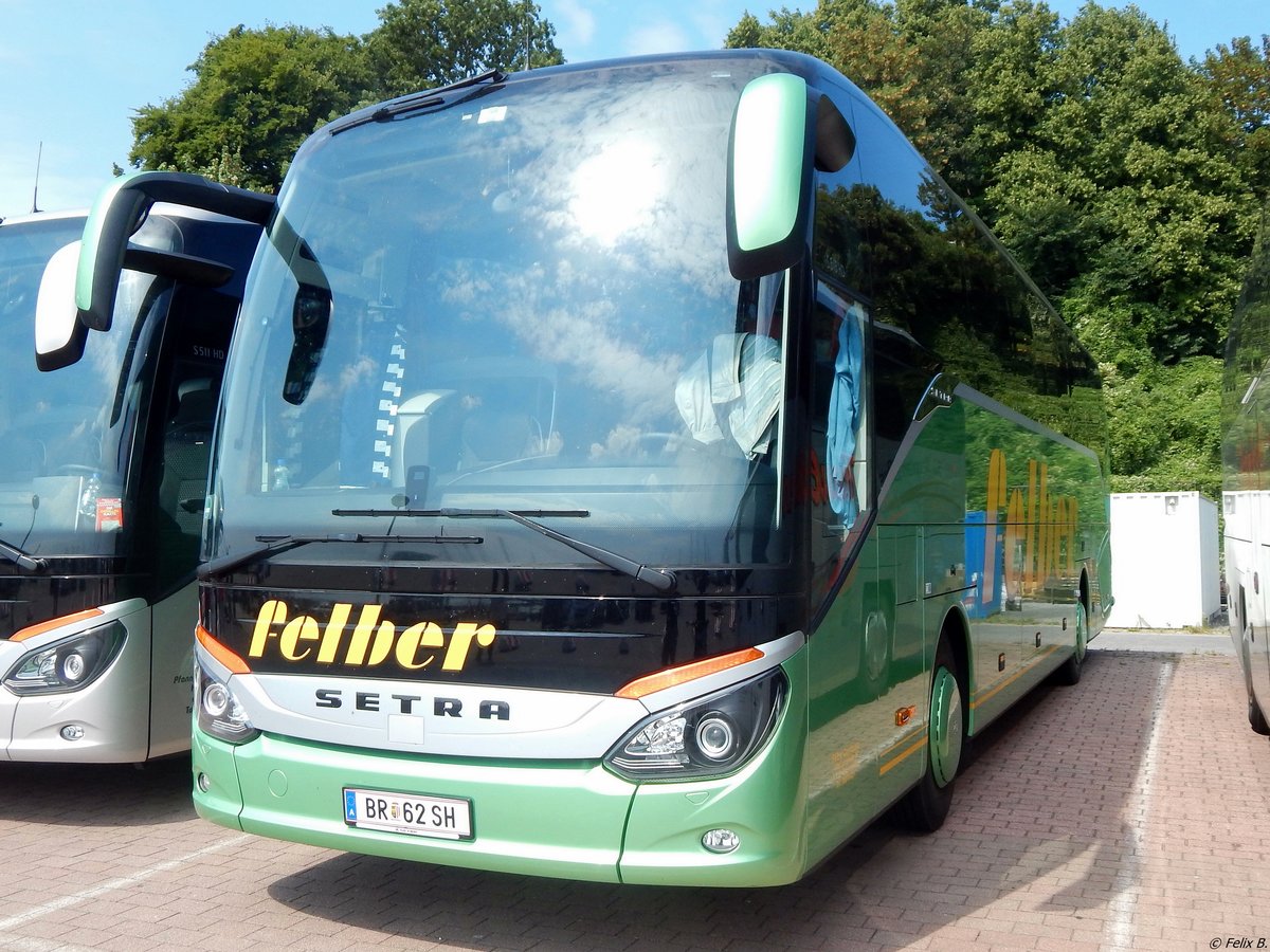 Setra 515 HD von Felber aus Österreich im Stadthafen Sassnitz.