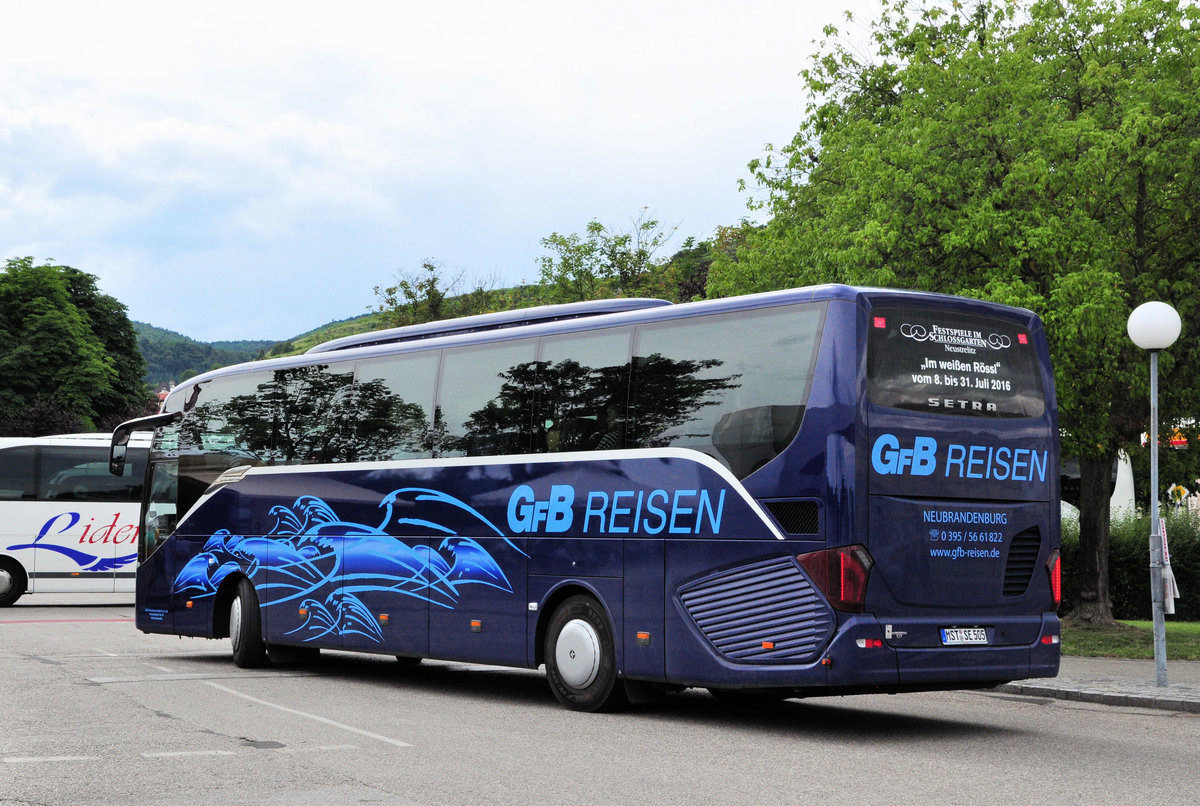 Setra 515 HD von GfB Reisen aus der BRD in Krems gesehen.