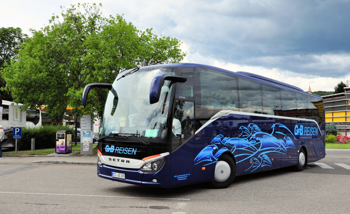 Setra 515 HD von GfB Reisen aus der BRD in Krems gesehen.