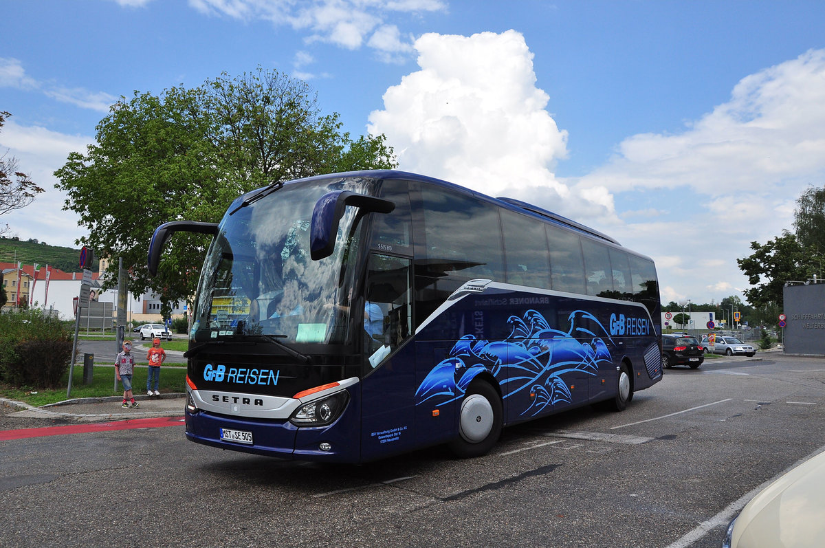 Setra 515 HD von GFB Reisen aus der BRD in Krems gesehen.