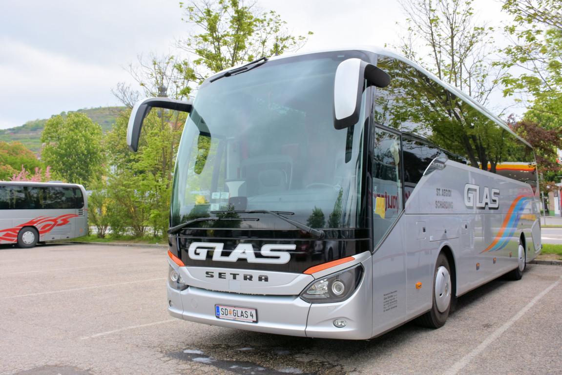 Setra 515 HD von GLAS Reisen aus Obersterreich in Krems.