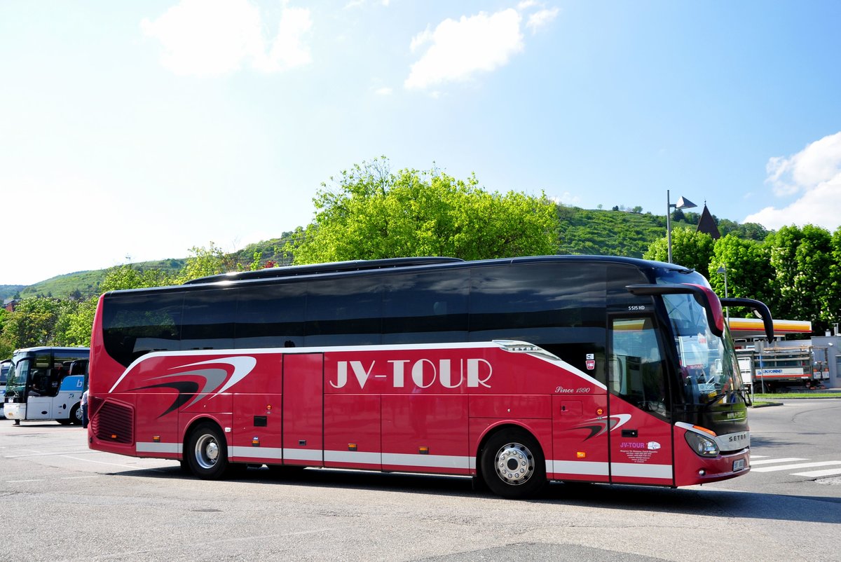 Setra 515 HD von JV-Tour aus der CZ in Krems.