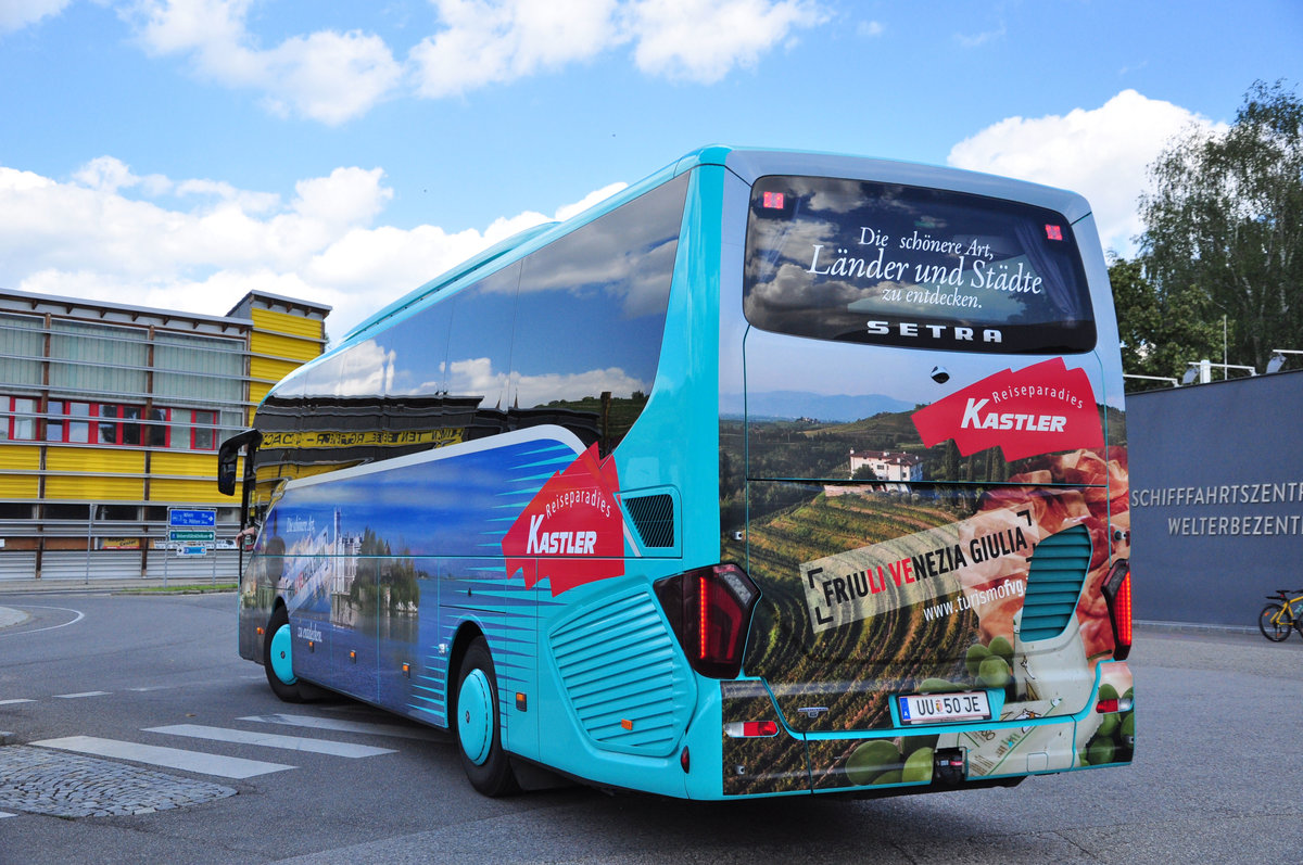 Setra 515 HD von Kastler Reisen-Reisebro aus sterreich in Krems gesehen.