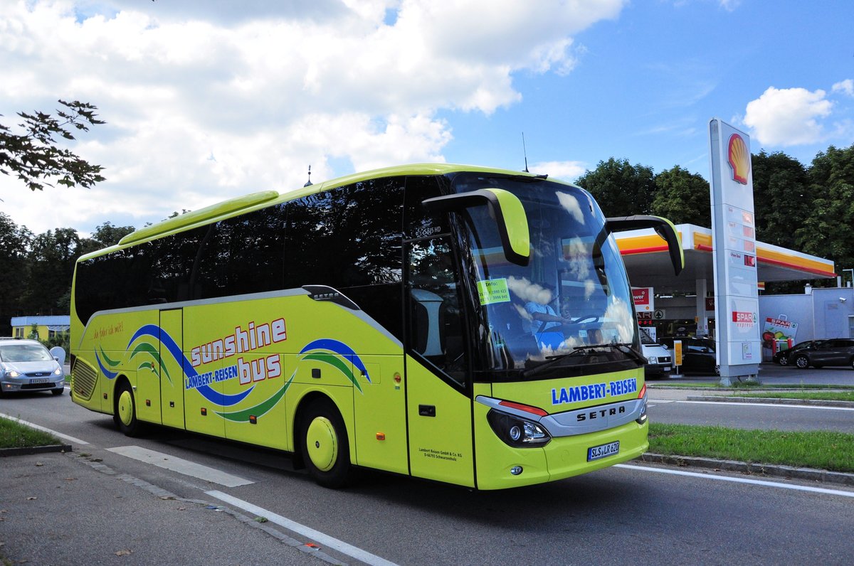 Setra 515 HD von Lambert Reisen aus der BRD in Krems gesehen.