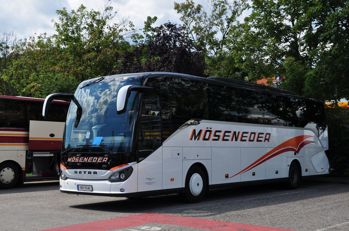 Setra 515 HD von Mseneder Reisen aus Obersterreich in Krems gesehen.