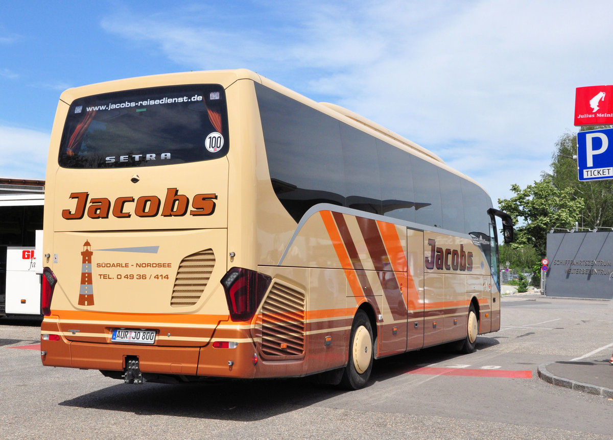 Setra 515 HD vom Reisedienst JACOBS aus der BRD in Krems gesehen.