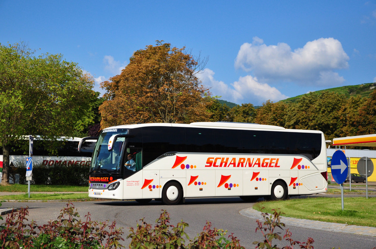 Setra 515 HD von Scharnagel Reisen aus der BRD in Krems.