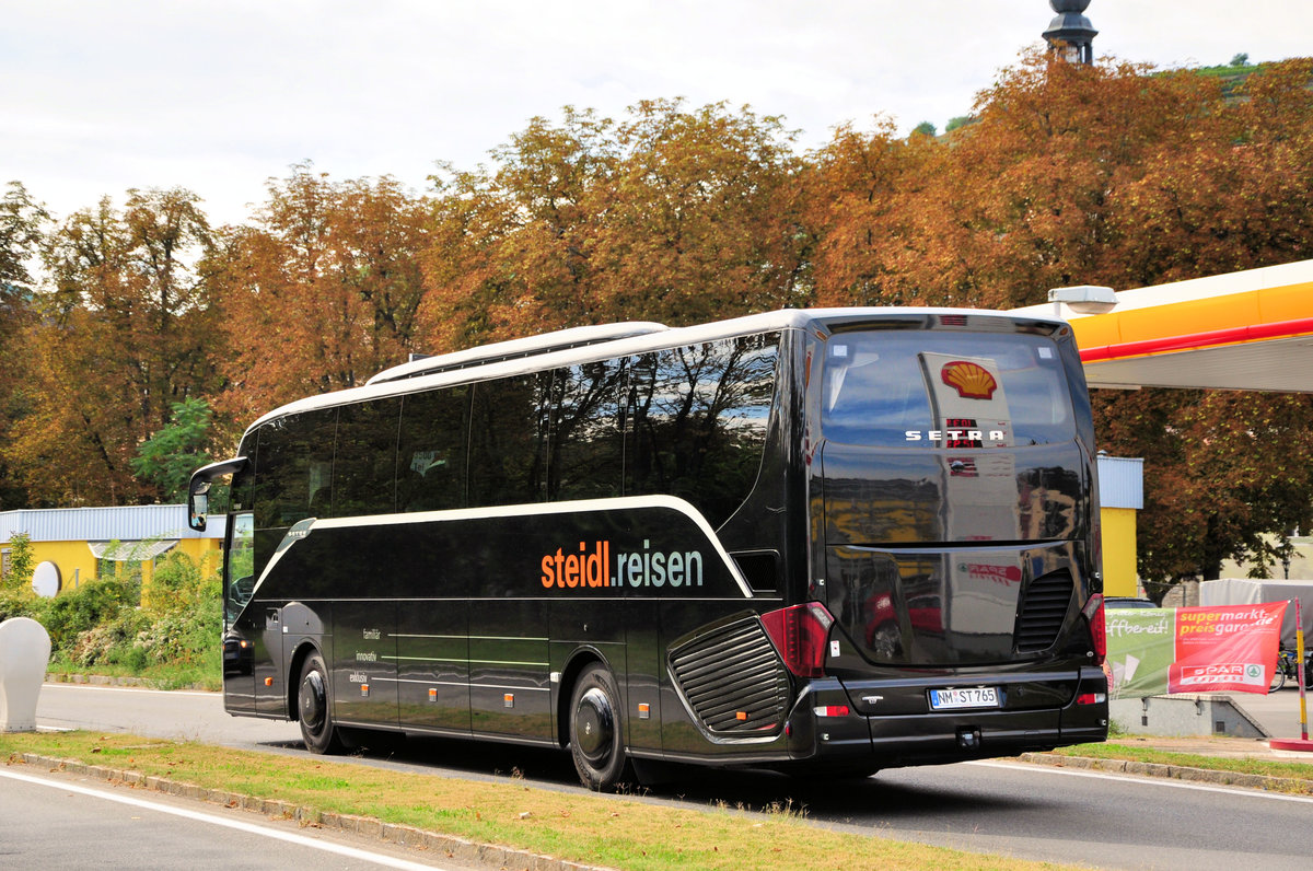 Setra 515 HD von Steidl Reisen aus der BRD in Krems gesehen.