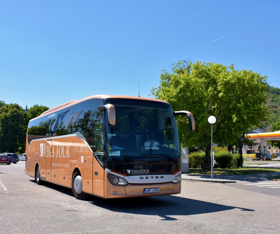 Setra 515 HD von Vega Tour aus der CZ.