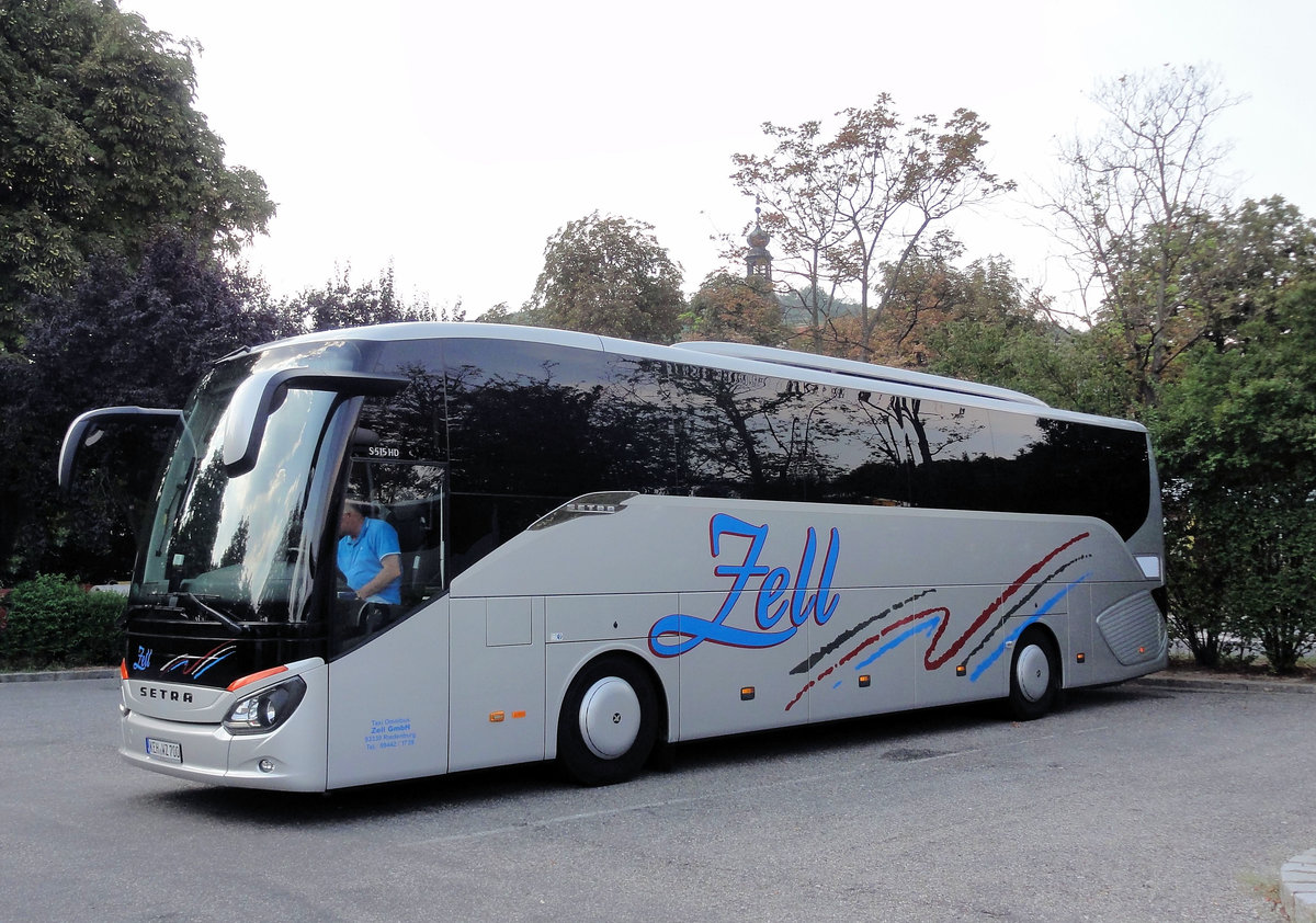 Setra 515 HD von Zell Reisen aus der BRD in Krems.