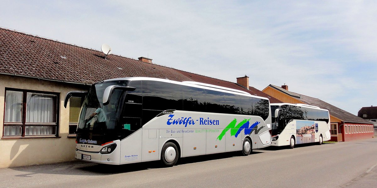 Setra 515 HD von Zwlfer Reisen in Mautern gesehen.Rechts ein  Setra 516 HD von Euroguide.hu