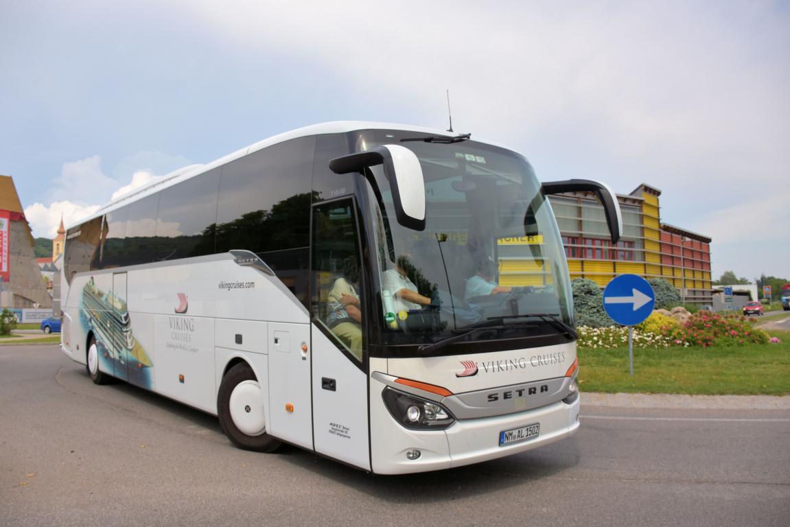 Setra 516 HD von Arzt Reisen aus der BRD 2018 in Krems.