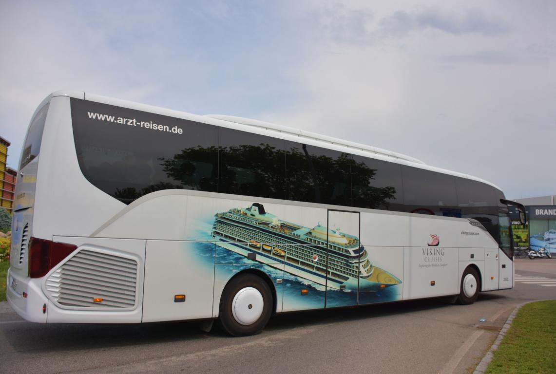 Setra 516 HD von Arzt Reisen aus der BRD 2018 in Krems.