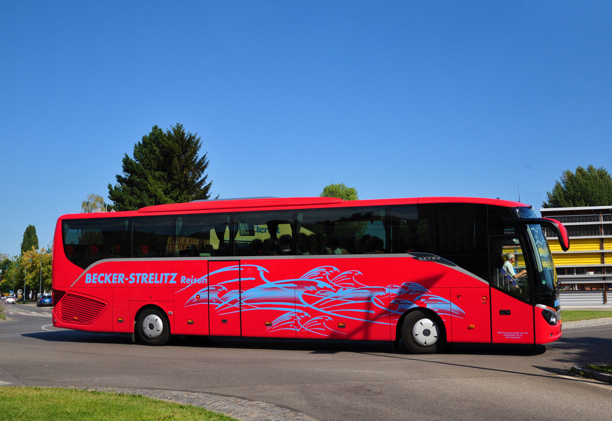 Setra 516 HD von Becker-Strelitz Reisen aus der BRD in Krems gesehen.